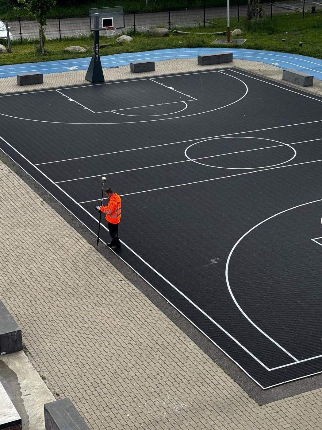 Inmeten en uitzetten sportveld